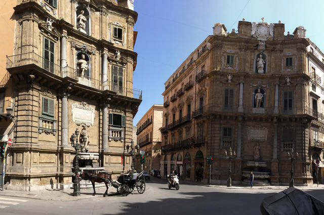 La place des «Quatre coins» La place des «Quatre coins»